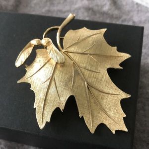 1970's Lisner Maple Leaf Brooch Brushed Gold Tone Signed